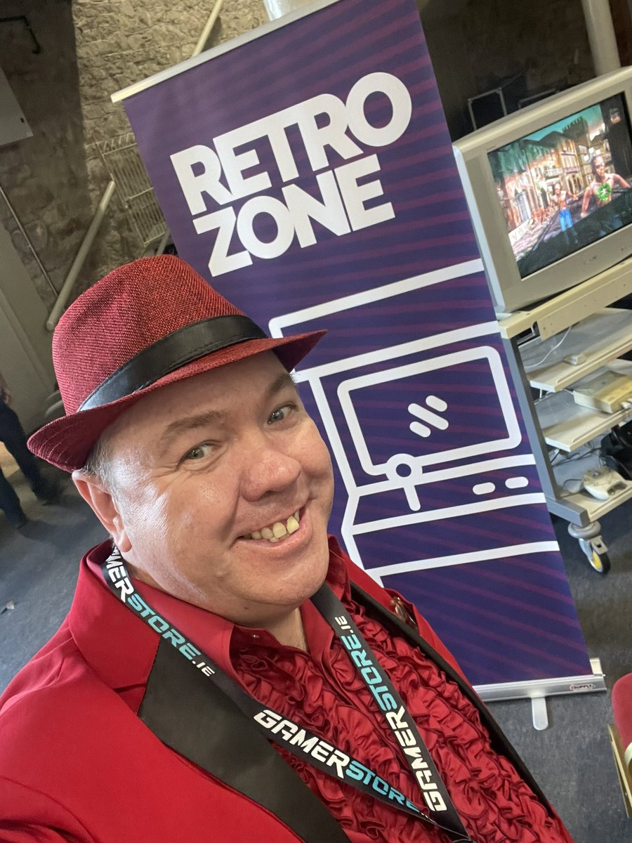 BigScreenQuiz's tweet photo. Found the #OldZone at @gamerfest_ie OG #MarioKart & #StreetFighter2 on the #SNES is more my thang. Great Day catching up with familiar faces. #RetroZone #GF2022 #GF_RDS https://t.co/HieJEbi899