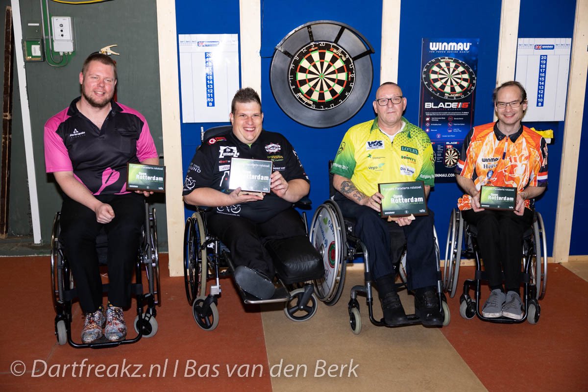 NDBdarts's tweet photo. Bij de paradarters staand heeft Michelovic van Velzen met 3-1 gewonnen van Cliff de Ruiter. Bij de paradarters zittend ging de eerste prijs naar Arie van der Rassel. Hij wist eveneens met 3-1 af te rekenen met Johan Peelen. 

Gefeliciteerd Arie en Michelovic! 🏆👊

#OpenRotterdam https://t.co/oE1MjdF3ox