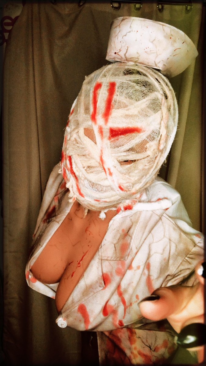 YuRei_ch's tweet photo. Early Halloween shoot. It's misty outside and you see me indoors... What do you do?
#YUREIginal #SILENTHILL #VCosplayer #Haloween https://t.co/yLc2wu2Hcr