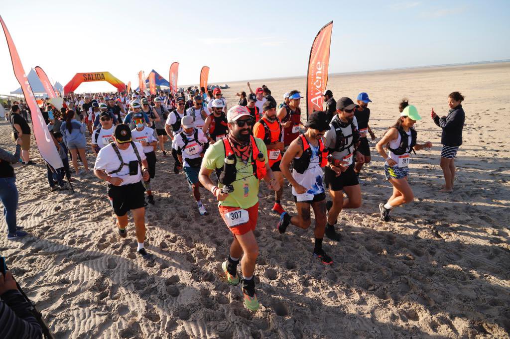 CelidaLopezc's tweet photo. Con toda la actitud arrancan los corredores en el segundo día de la Gran Carrera Del Desierto. ¡Las maravillas que tiene #Sonora hoy son el rostro de este ultramaraton! #VisitSonora https://t.co/lYnKXgPduq