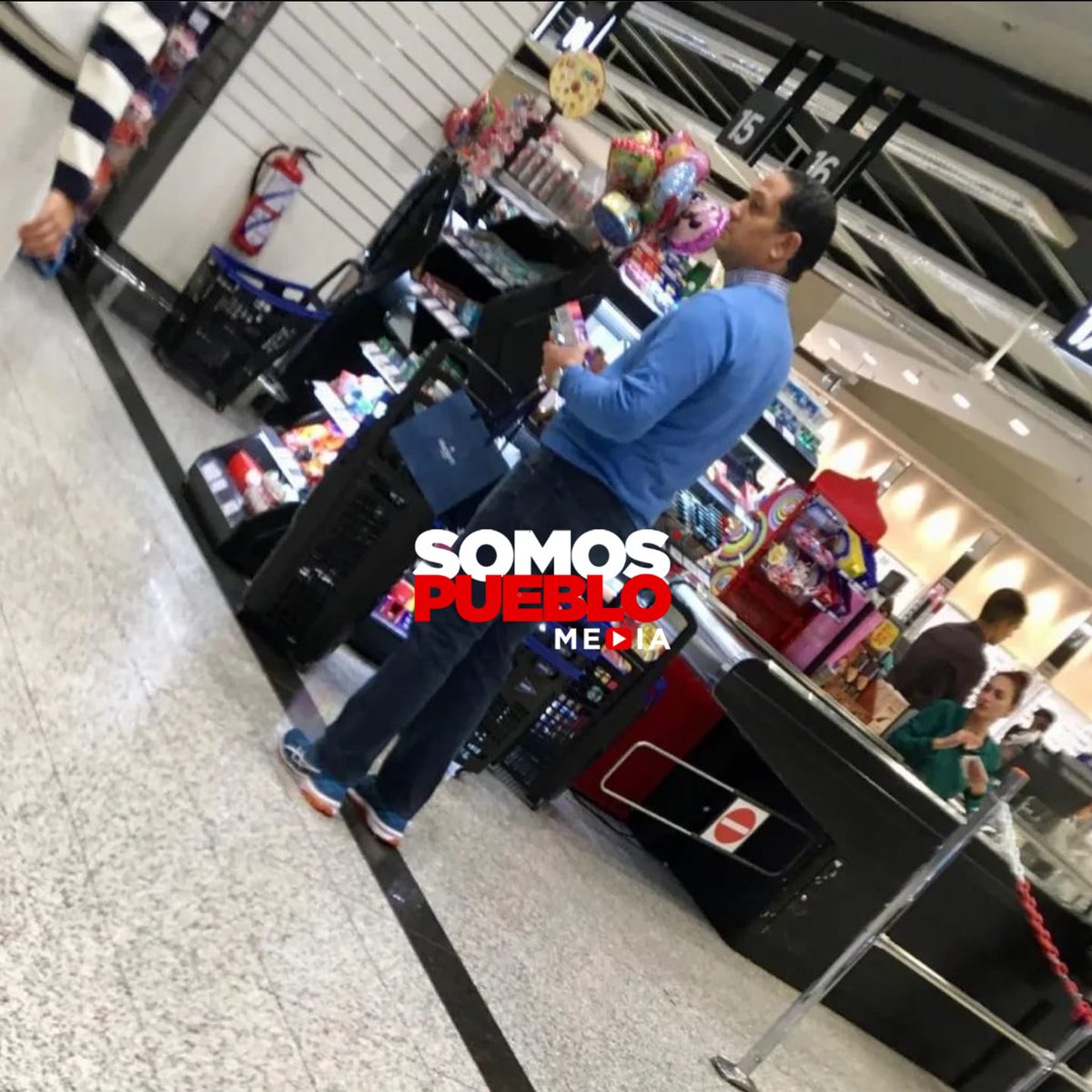 RDSomosPueblo's tweet photo. Rafael Canó, exjefe del gabinete del exprocurador Jean Alain Rodríguez y principal colaborador del Ministerio Público en el caso Medusa, es captado en la tienda el Corte Inglés del barrio Sanchinarro en Madrid, España, con una bolsa de la lujosa marca de relojes Ulysse Nardin. https://t.co/gJ45VmHTl5