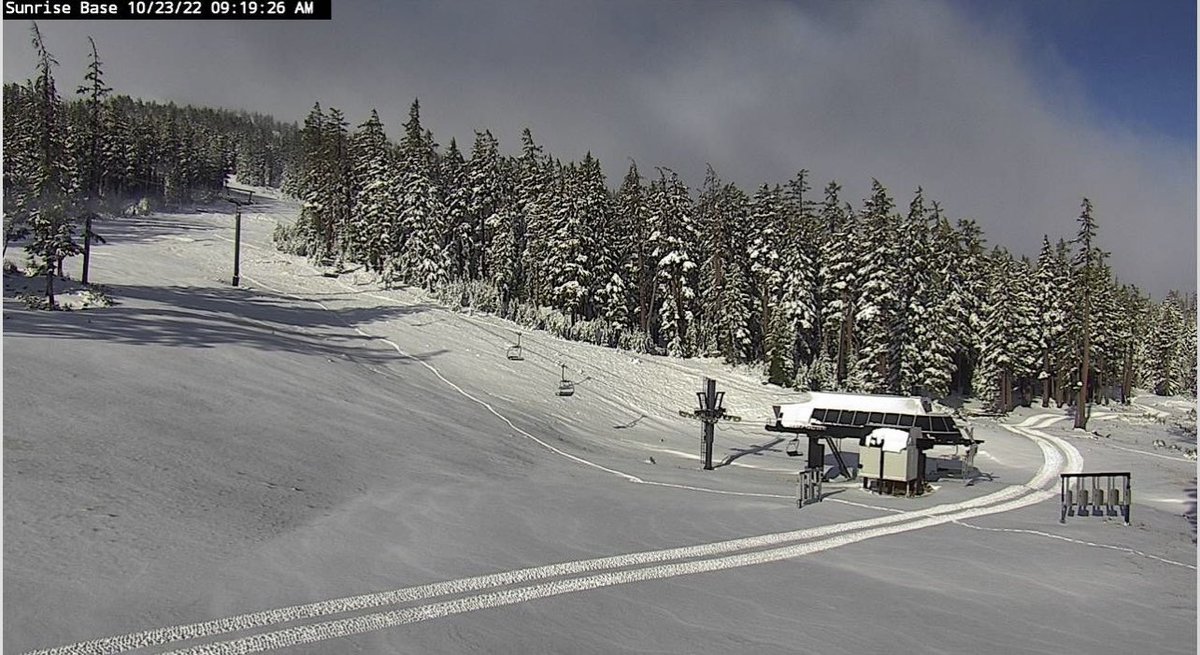 Winter is here! 
The first #snow of the season has painted @mtbachelor in white.❄️
#ORwx #LIVEonKVAL