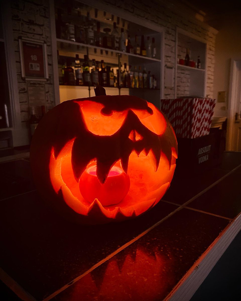 JephsonThe's tweet photo. Spooky season at The Jephson 👻 trick or treat? 🎃🎃
#halloween #thejephsonhotel #leamingtonspa #loveleam #warwickshire #hotels #spokyseason #visitus https://t.co/oH30REm7Tb