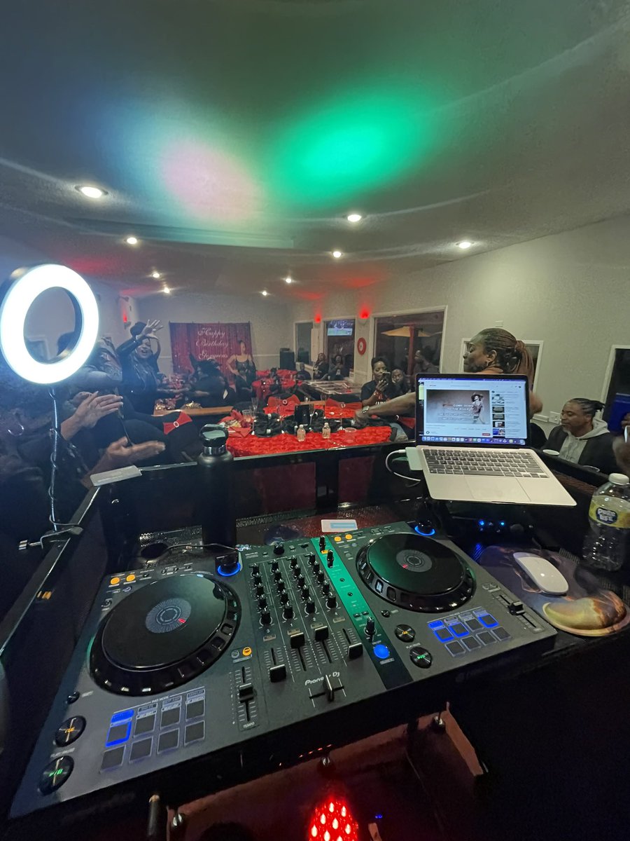 DjWolfLetsGo's tweet photo. #djwolfLETSGOOO #giglog https://t.co/KhjCc0terF