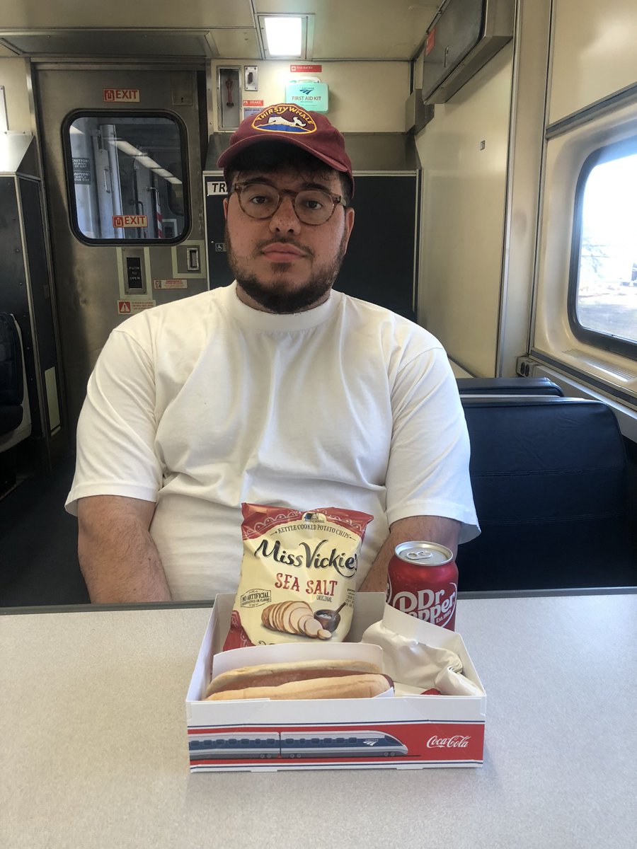 DrizzyB25's tweet photo. Ate a hotdog on the snack car. https://t.co/wkqczWYzox
