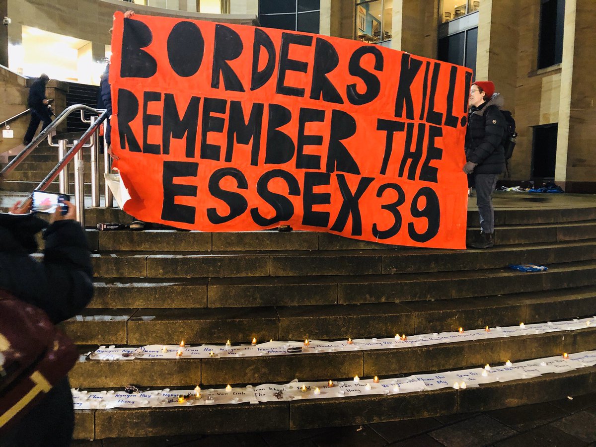 On this day, 3 years ago, 39 Vietnamese people died because of UK's draconian & brutal immigration policy designed to exclude working class & racialised migrants. Required reading via @daikonzine: daikon.co.uk/blog/essex-39 #BordersKill #RememberTheEssex39