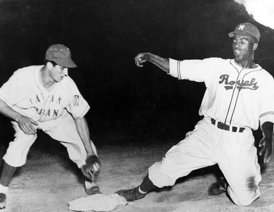 #OTD in 1945, Jackie Robinson signed with one of the Dodgers’ farm teams, the Montreal Royals. He played with the Royals in 1946 before debuting with the Dodgers the following year. ow.ly/tLlk50LaJmn