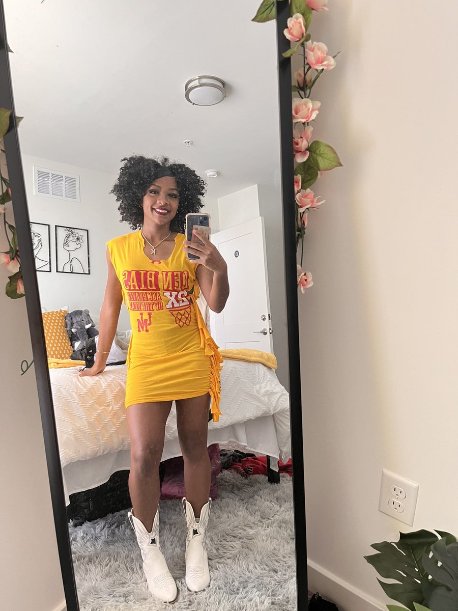 kattblaze's tweet photo. UMD homecoming 2022 ❤️💛 https://t.co/p79l1bX7Br