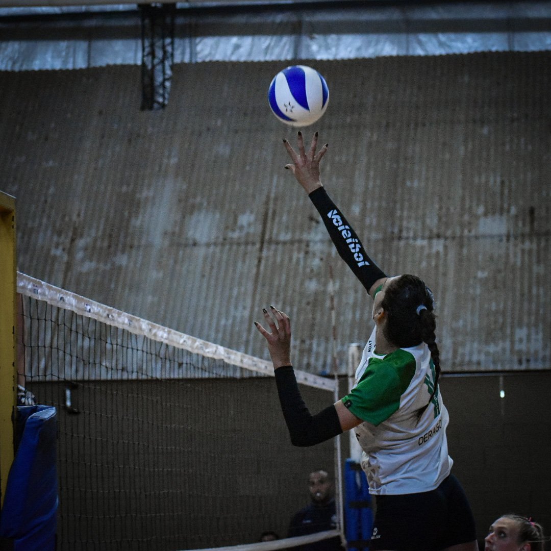 FerroOficial's tweet photo. Fin de un auspicioso torneo para el vóley 🔚📌

En la revancha de los Cuartos de Final de la División de Honor, el equipo de Fabián De Valais cayó por 3-2 ante Gimnasia de La Plata y cerró su participación 

#VivíFerro 💚 https://t.co/vyRfOhsH4W