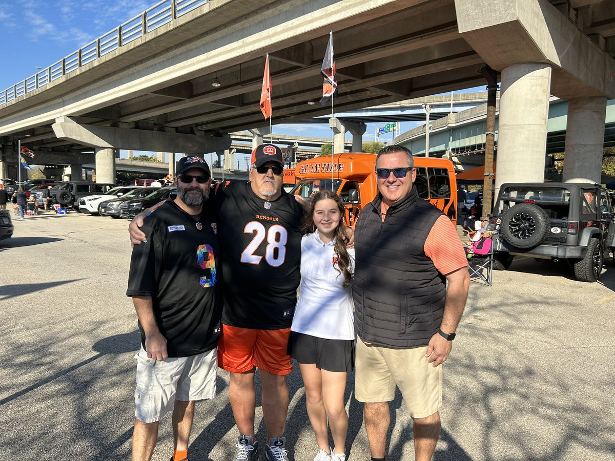 Mike Overbey tweet media