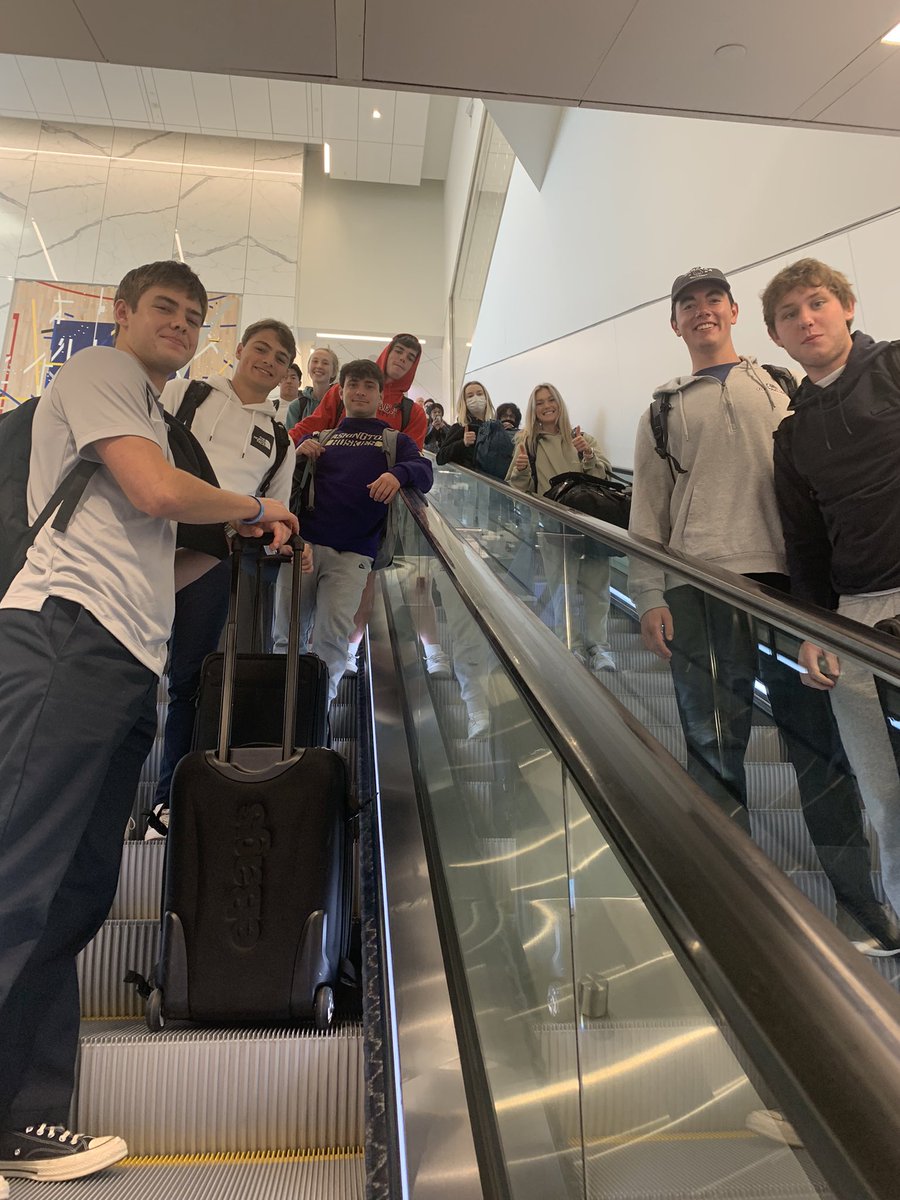 orayangle's tweet photo. @Gonzaga_CPD ZAGSonWallStreet NYC Trek students arriving at LaGuardia Airport https://t.co/c01wOUpwKV