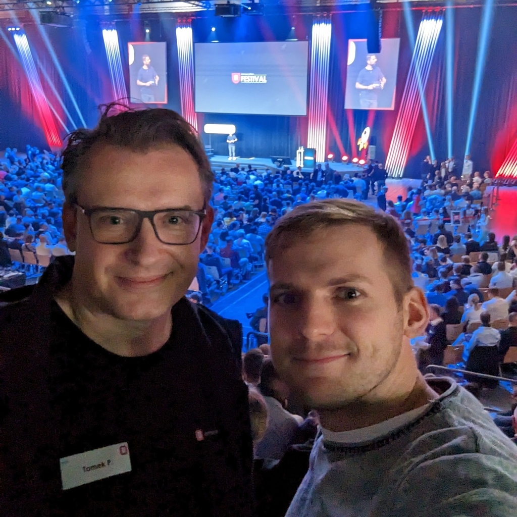 hoesselbarth's tweet photo. Zusammen mit Tomek Piotrowski beim Immocation Festival in München 🏠
#immocation #festival #immocationfestival #münchen #wirkaufenimmobilien #immobilien #bestandsaufbau #immobilieninvestor #immobilieninvestition #immobilienankauf #immobilienverkauf #immobilienhandel https://t.co/VXVWIvMqWy