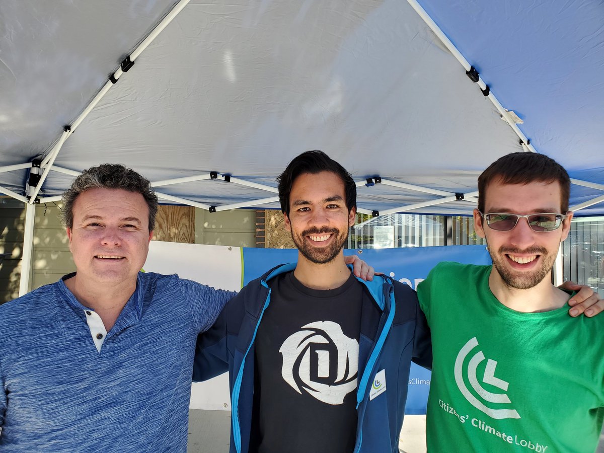 ccl_chicago's tweet photo. Our volunteers Sean, Ryan, Mike, and Alex were at the Northcenter Farmers Market yesterday talking to people about climate change and voting for the environment. It was a beautiful--if unseasonably warm--day! https://t.co/5Nvy2CUtV6