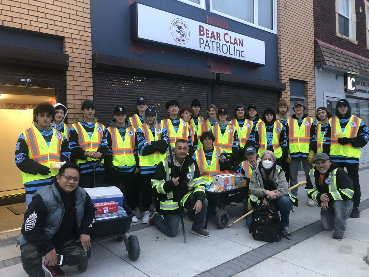 BluesWpg's tweet photo. The Blues spent last night volunteering with the @bearclanpatrol! Thank you for having us! https://t.co/J21DjgCi0c
