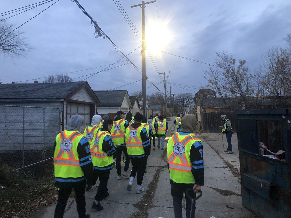 BluesWpg's tweet photo. The Blues spent last night volunteering with the @bearclanpatrol! Thank you for having us! https://t.co/J21DjgCi0c