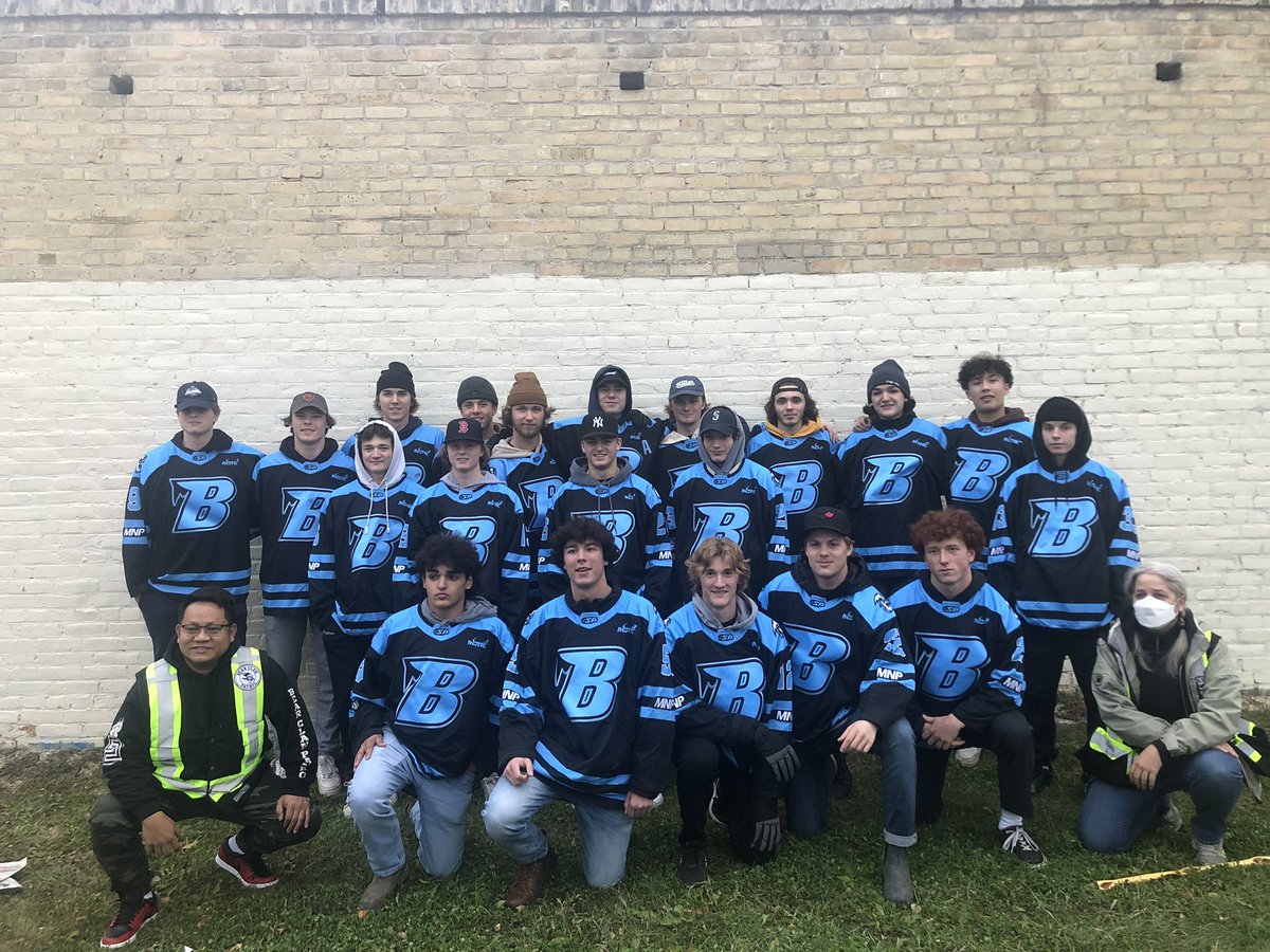 BluesWpg's tweet photo. The Blues spent last night volunteering with the @bearclanpatrol! Thank you for having us! https://t.co/J21DjgCi0c