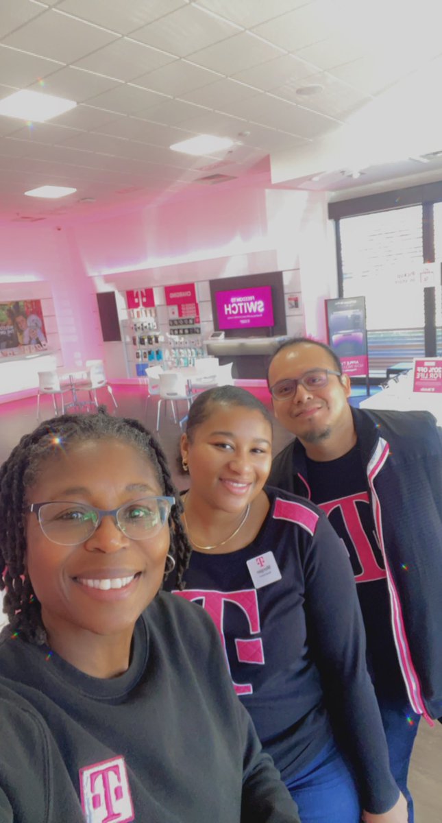 Karenthesprint1's tweet photo. I’m so proud of these 2 Future leaders who get up early on Sundays to work on their development by attending non-mandatory leader training! #Leveling up!! #buildingabench @CindyPaez16 @Riekeberg205 @cjgreentx https://t.co/iJguwiEKMx