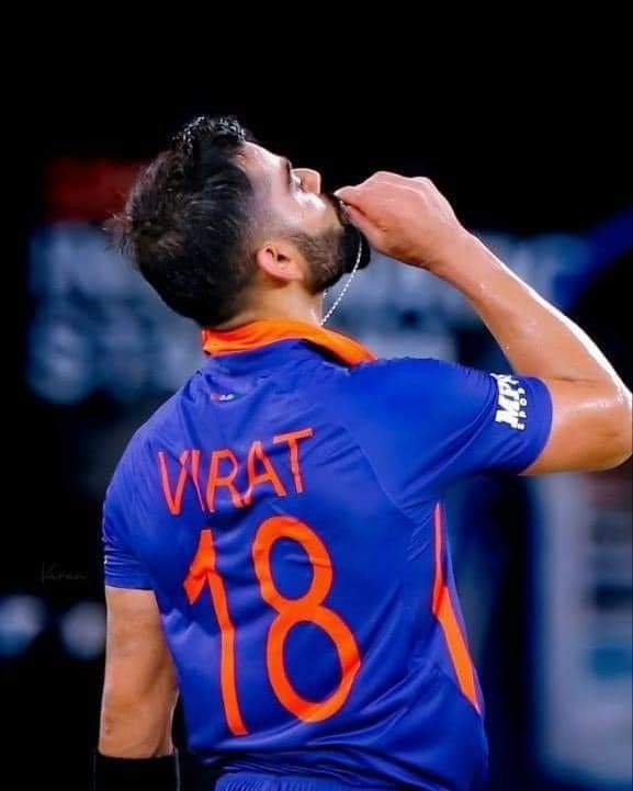 aoonu06's tweet photo. Absolute Legend!!! Virat Kohli ❤️
Congratulations #TeamIndia  for winning the match against Pakistan.
Outstanding performances by Arshdeep, shami &amp; pandya. #Kohli

#INDvPAK #Kohli #INDvsPAK2022 https://t.co/BOoTUq64to