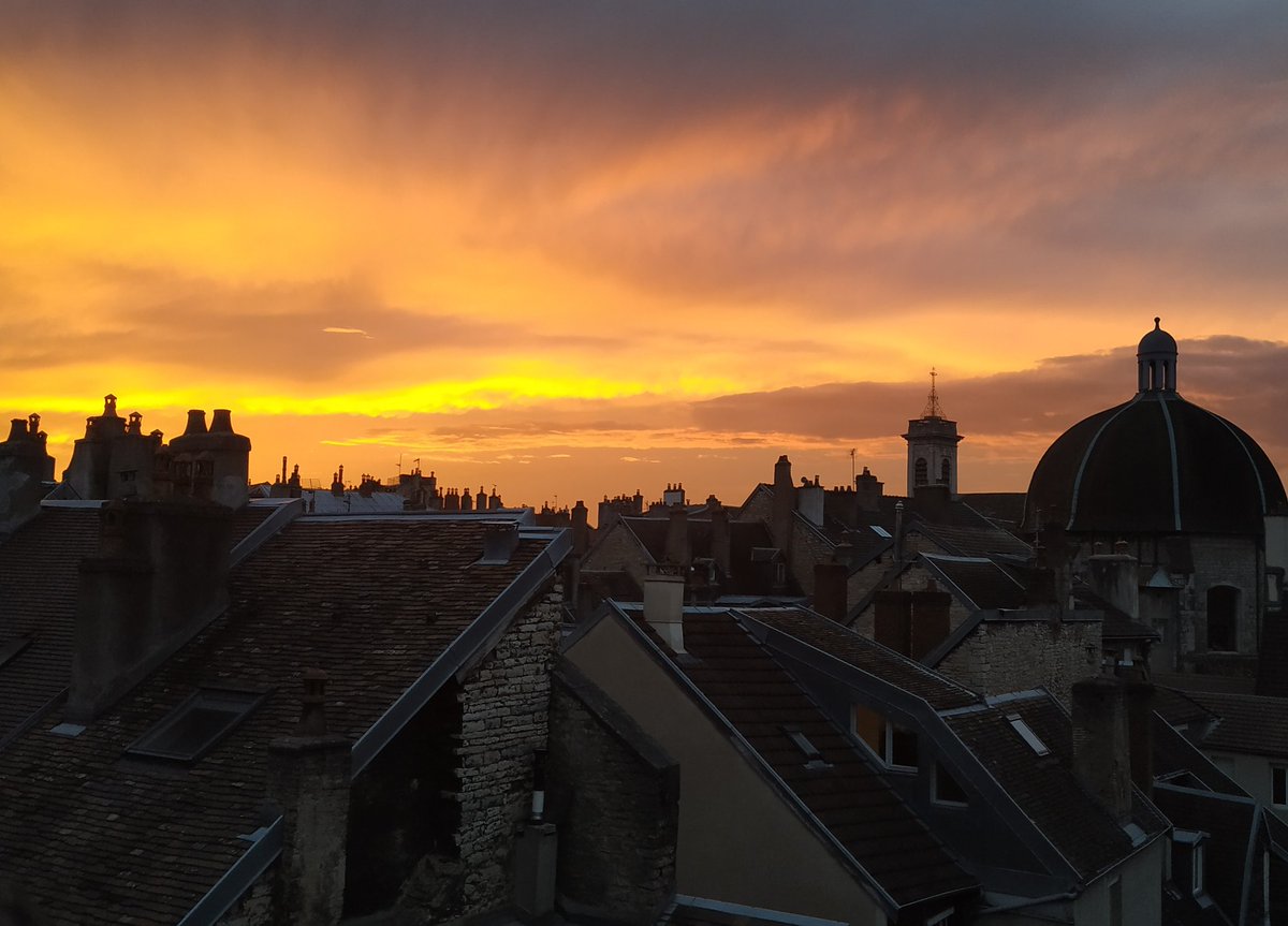 Incroyable ciel ce soir ! 😍 📸 En direct de #Besançon
