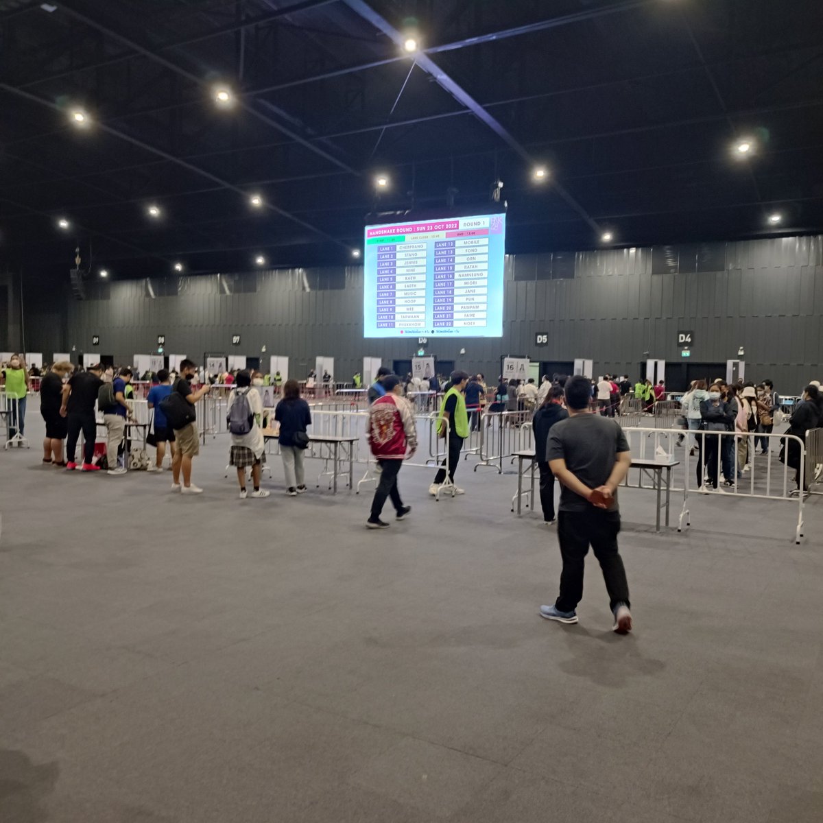 m4live's tweet photo. 今日は握手会でした〜😆✨ https://t.co/2AG3TEYk6A
