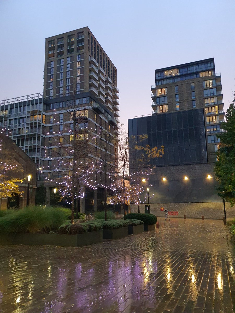day2nightjets's tweet photo. Now #rain stopped .it was loud #thunderstorm #lightining   #London #raining #woolwich #tesco https://t.co/YKOhUnqS0I