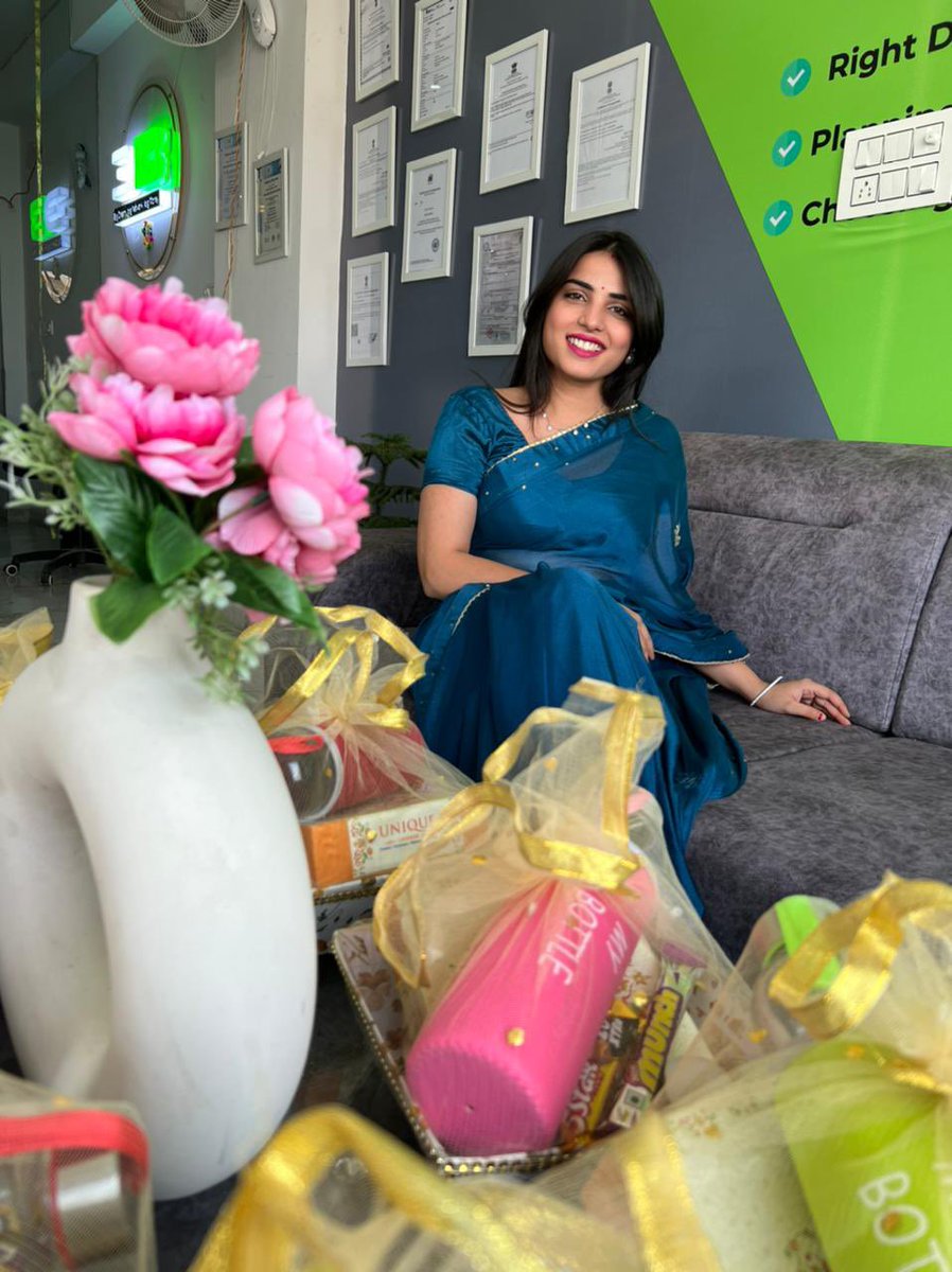 Opeshsingh's tweet photo. Glims of Diwali Celebration at Opesh Group, Corporate head office in India.
Happy Diwali To All of You.
#opeshsingh #opeshgroup #opeshstore #corporateoffice #diwalidecorations #diwali #Diwali #diwalicelebration #3bgrowthcon #meghanath #opeshsinghfoundation #goldessa #india https://t.co/2cYSaCrV5F