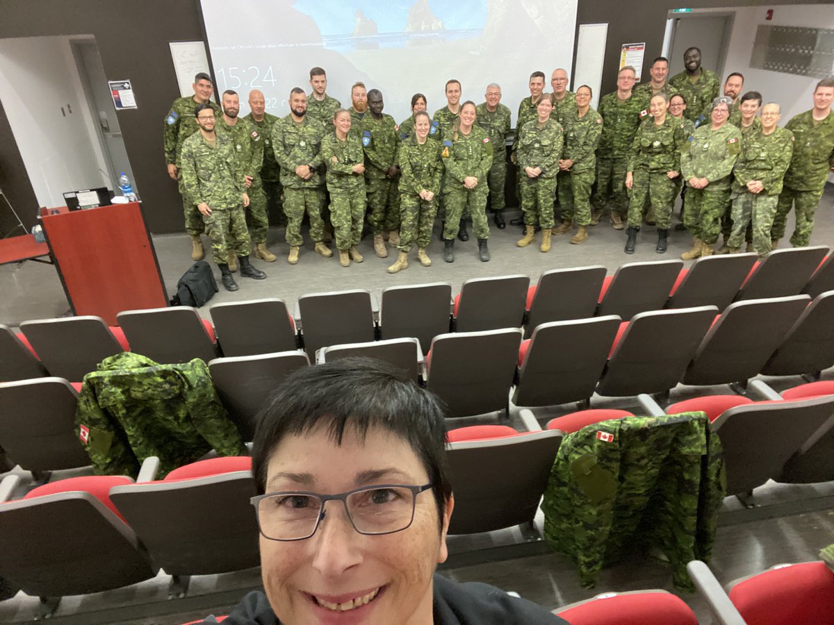 Goalielisten's tweet photo. Met @2divca_2candiv 52nd & 55 #FieldAmbulance 🚑officers/NCMs #Canadianarmy . A great privileged to participate in their Professional Day #culture @CPCC_CCPC #leadership https://t.co/daC9mepbVh