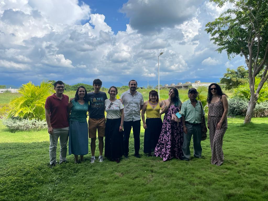 fdelabarrera's tweet photo. Termino, lleno de aprendizajes, una extraordinaria estadía en Colombia con @darmenteras y @Ecolmod de @UNALOficial. Visitamos 3 sedes universitarias: Bogotá, Ibagué (Tolima) y Valledupar (La Paz). También ya termina de nuestro proyecto de investigación #GINSEC y #sevienencositas https://t.co/EzrLFBfdpc