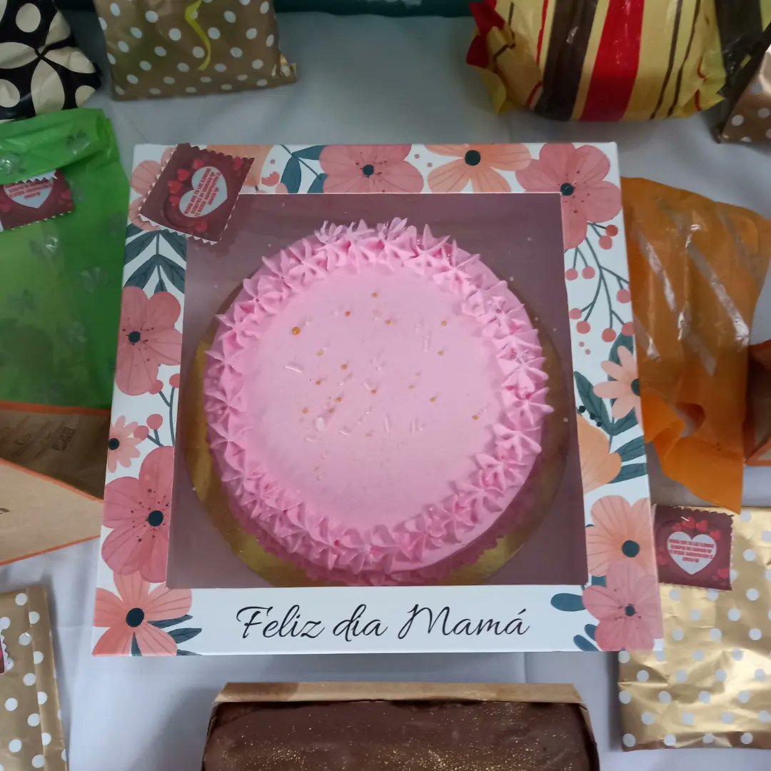 Una hermosa tarde festejando el dia de las Madres 🌹🥳
Quiero agradecer a todos los que colaboraron con la agrupación el <a href="/junco/">Junco Ito(伊藤淳子）</a>.as , para hacer posible el agasajo a todas las Mamás en su dia en nuestro centró comunitario Luis torres💪✌️♥️