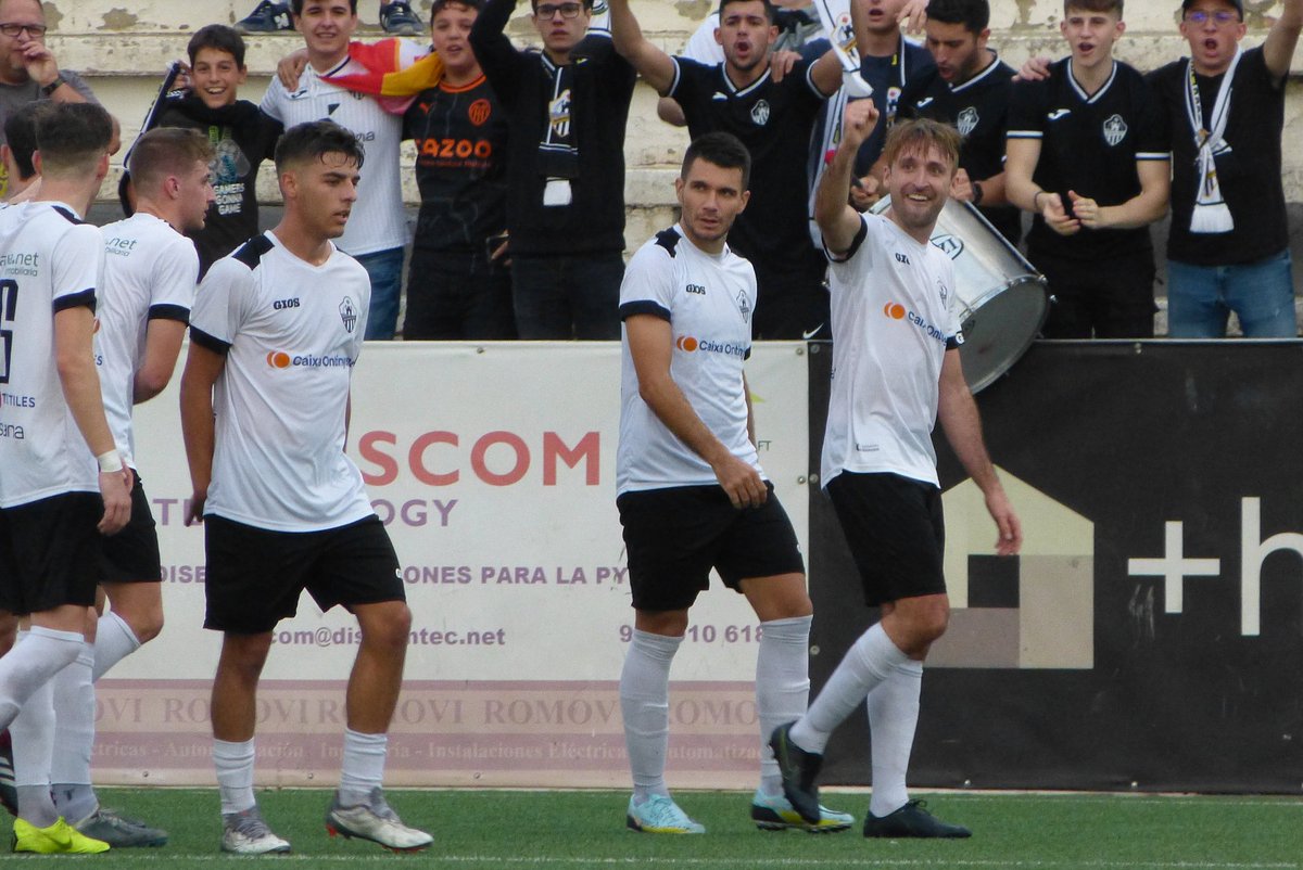 📝 Gooooooool, gol gol de l'Ontinyent 1931! Goooooooooool de <a href="/pacosaezferre/">Paco Saez</a>! Rep per la dreta després d'una gran jugada de @Nico_Cabanes_ i llança ras!
⚽ <a href="/ontinyent1931cf/">Ontinyent 1931 CF</a> 1 - <a href="/CD_Olimpic/">CD Olímpic de Xàtiva</a> 0
⌚ 57'
🏆 #ÀPuntPreferentG3 | #Jornada8
📍 Estadi Municipal El Clariano