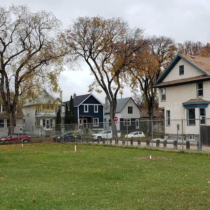 We were happy to donate ten trees from our fall ReLeaf tree sale to the South Valour Residents Association. They planted them on the Isaac Brock School grounds earlier this month. More info:  facebook.com/svrawinnipeg/p…