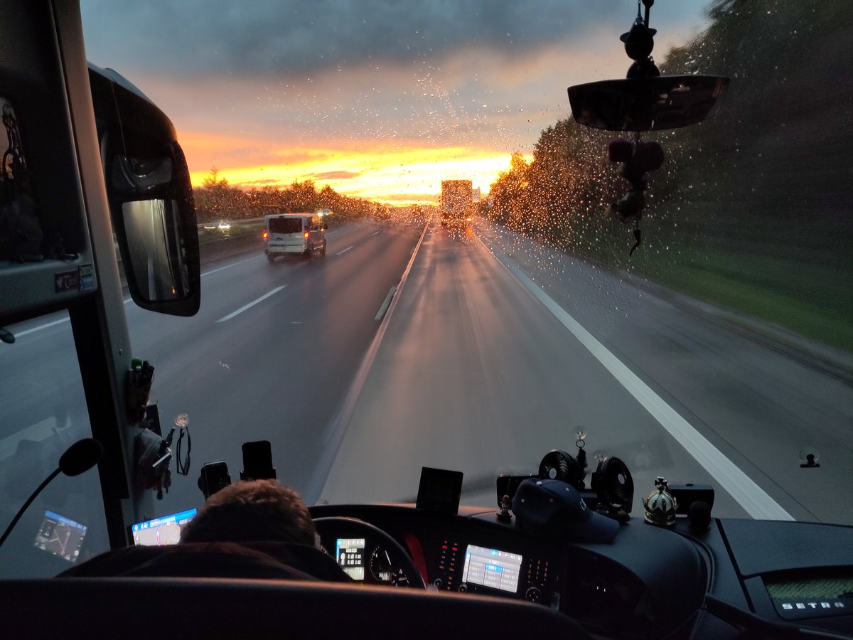 ukrueg's tweet photo. On our way to the promised land: Leipzig journalism students and lecturers to meet their counterparts from Gothenburg and Paris in EU capital Brussels for 4 days to start the project "Crossborder Journalism Campus" #CJC https://t.co/N7BcPxrZI4