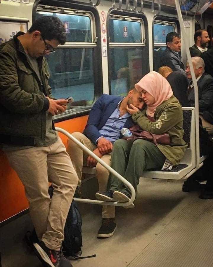 "كلّ شيء يوضع على الكتف يُثقله، إلا رأس المحبوب."