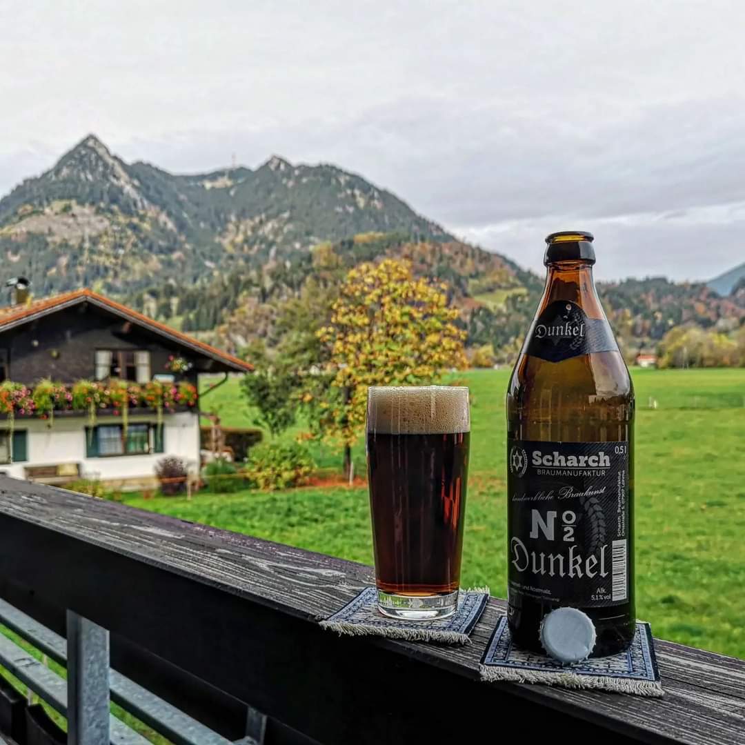 brunnenbraeu's tweet photo. Scharch Braumanufaktur - No. 2 - Dunkel (***) 5,1%

#beerwithaview #beeronthecarpet

#scharch #scharchbraumanufaktur #dunkles #dunkleslager https://t.co/XzMwMuEbWK