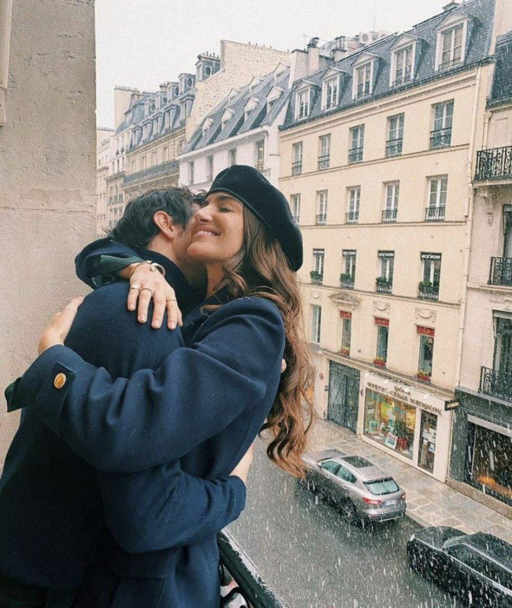 كيف أُخبرك بأنك الشيء الوحيد الذي أحمله بداخلي ولا أريِدُ أن ينتهي ؟!