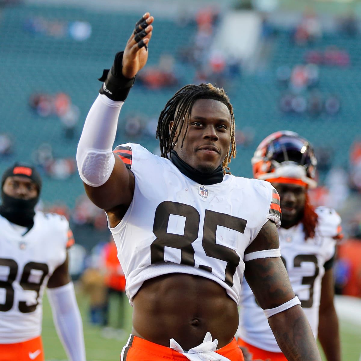 Megatronadium's tweet photo. Happy Tight End Day to all who celebrate! #NFLTwitter #IrvSmithJr #DavidNjoku https://t.co/g1HgerbOEn