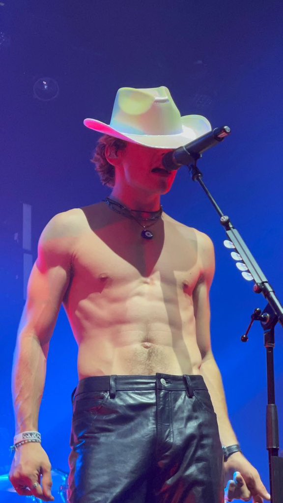 ross lynch archive (@rossonfile) on Twitter photo 