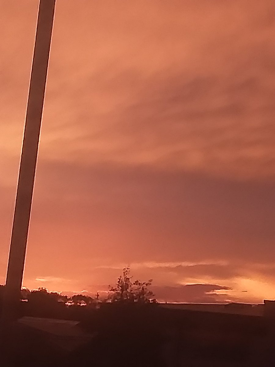RenoshaRod12's tweet photo. This is what it looks after raining in britain reading https://t.co/WggbXlh3XT