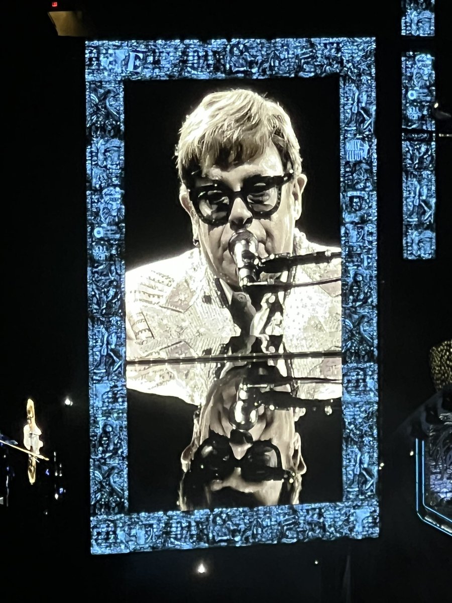 PrimalComm's tweet image. What a show! The one and only Elton John.  Vancouver Oct 22, 2022