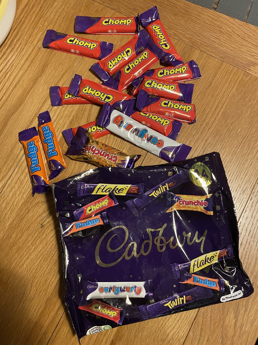 Hey @CadburyUK, call this variety? 13 Chomps, 2 Fudges, 1 Curlywurly and 1 Crunch! No Flakes or Twirls at all!
