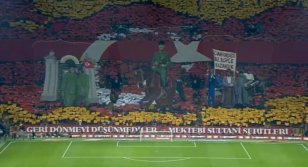 Helal olsun <a href="/ultrAslan/">ultrAslan</a> emeklerinize saglık  #BugünGünlerdenGALATASARAY