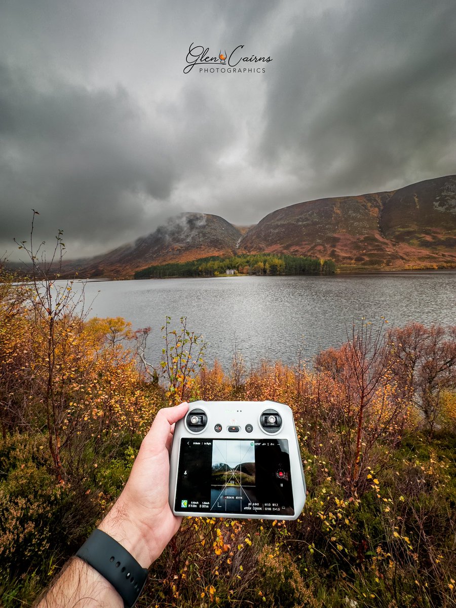 GlenCairnsVideo's tweet photo. 🏴 A wee Hyperlapse at the Glassalt Lodge on the shores of Loch Muick today 🧡. Colours are just amazing at this time of year 😍🍂.
@VisitScotland #lochmuick #djimini3pro #photography https://t.co/sNY0NtPsE6