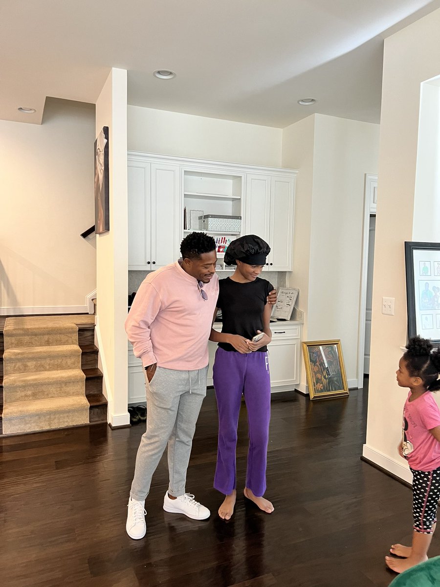 algiers_diamond's tweet photo. When you ballin out in Va beach but Preach from all American is at your house ๐ @NahshonZWilson #nahshonwide @KareemGrimes will be back to visit soon. And donโt forget #forTheLoveOfJason waiting on next season!! https://t.co/JQXrEJ6Gzr