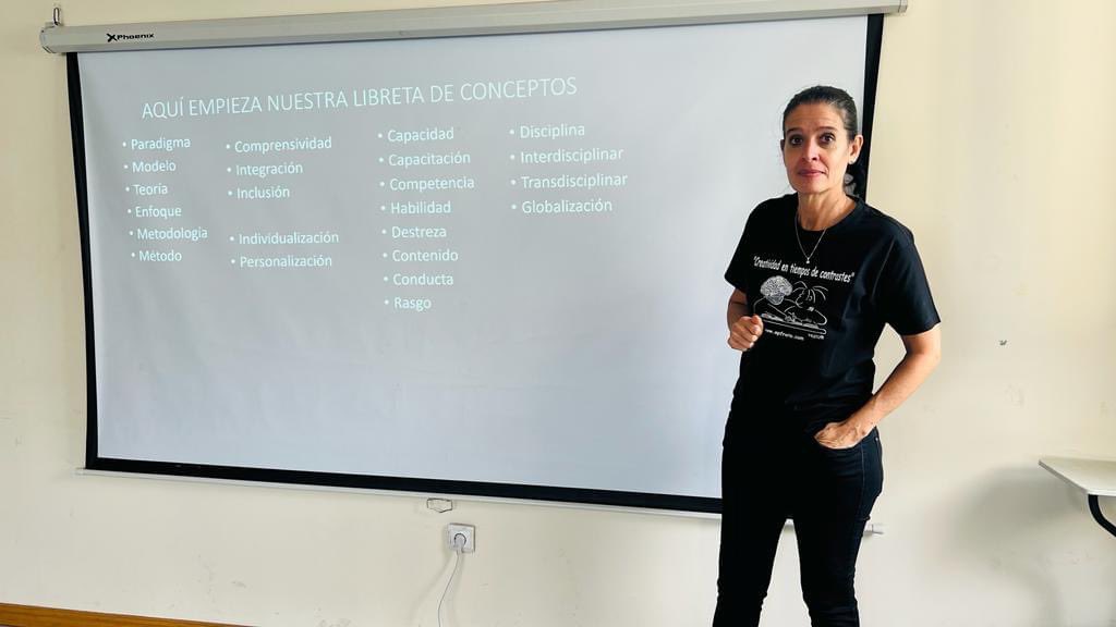 apfrato's tweet photo. Ayer, 2ª sesión del MÁSTER: INNOVACION EDUCATIVA. MODELO PEDAGÓGICO: "EDUCAR CON 3 Ces".
Mar Romera lideró una sesión llena de contenido y sabiduría, de amor y respeto por la educación del saber hacer. Compromiso por la transformación de centros.
#educarcon3ces
#apfratoconmarrera https://t.co/Ogqp3ab5MO