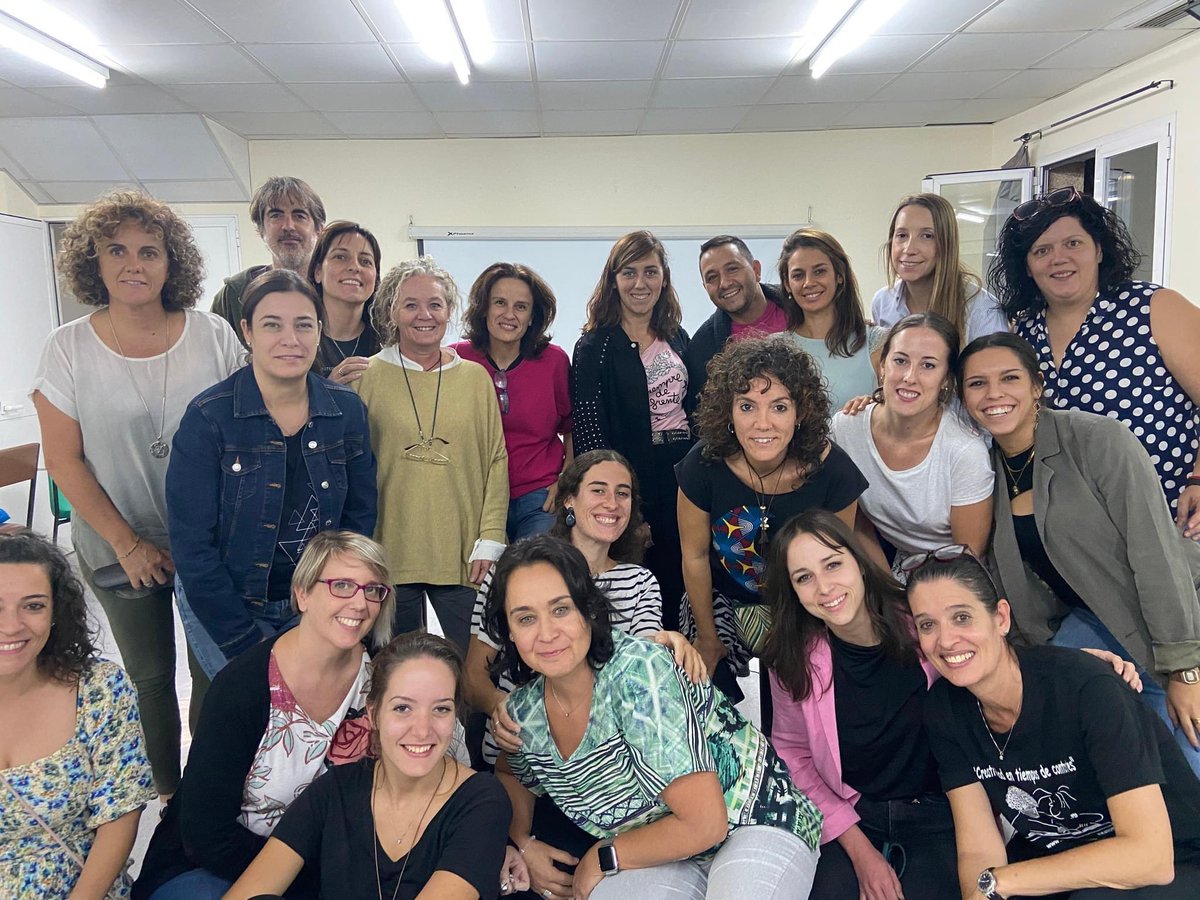 apfrato's tweet photo. Ayer, 2ª sesión del MÁSTER: INNOVACION EDUCATIVA. MODELO PEDAGÓGICO: "EDUCAR CON 3 Ces".
Mar Romera lideró una sesión llena de contenido y sabiduría, de amor y respeto por la educación del saber hacer. Compromiso por la transformación de centros.
#educarcon3ces
#apfratoconmarrera https://t.co/Ogqp3ab5MO