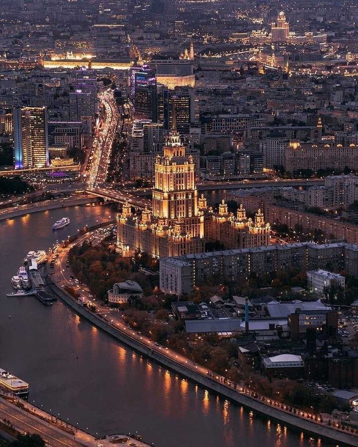 Владимир Путин в Кремле tweet media