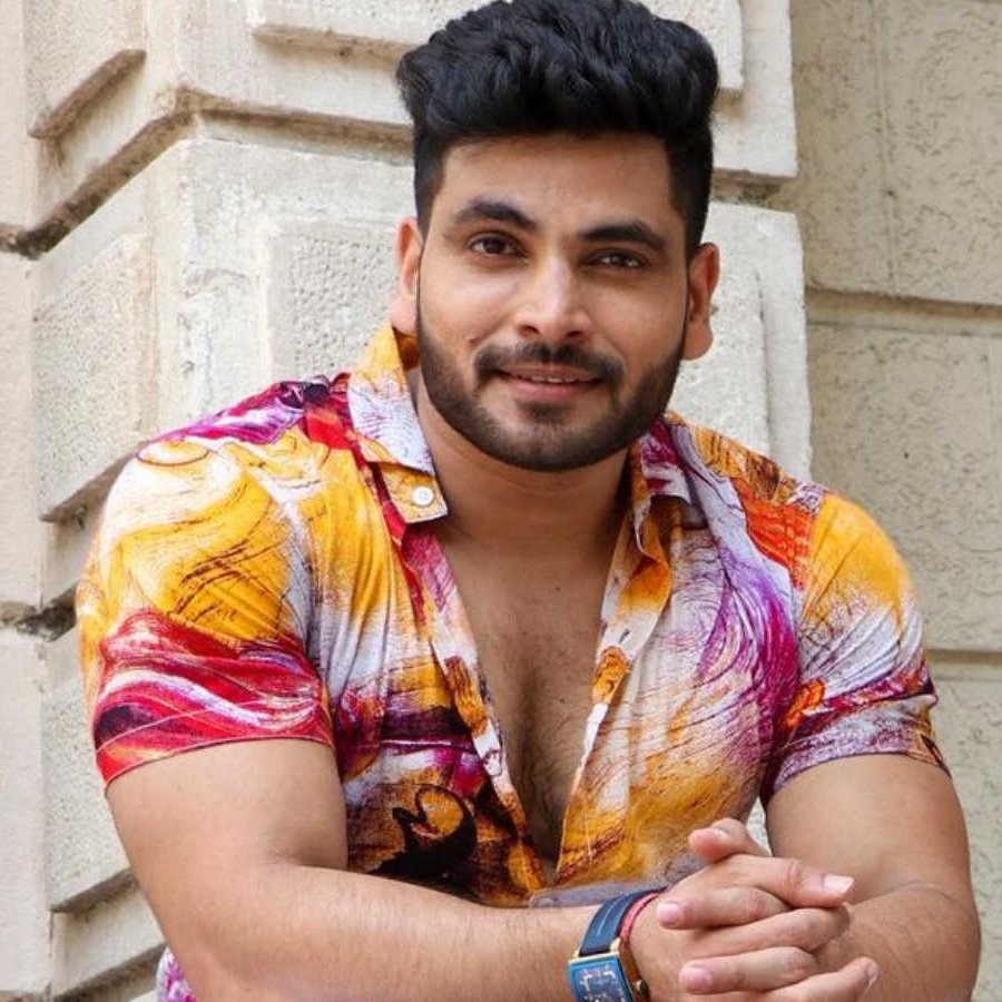 Muzzammilthakur's tweet photo. Poll Alert- Who is the best of #BiggBoss16   

❤Like for #ShivThakare
🔁Retweet for #PriyankaChaharChoudhary

BEST CAPTAIN SHIV THAKARE 

Retweet                              Like https://t.co/hOxC6FkZp0