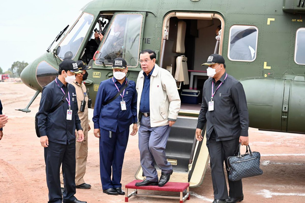 More than 6 months before the scheduled national election in #Cambodia, PM Hun Sen @PeacePalaceKH has already started the intimidation campaign vs the major opposition party. With actions like this, not much chance that election will be free or fair. vodenglish.news/hun-sen-threat…