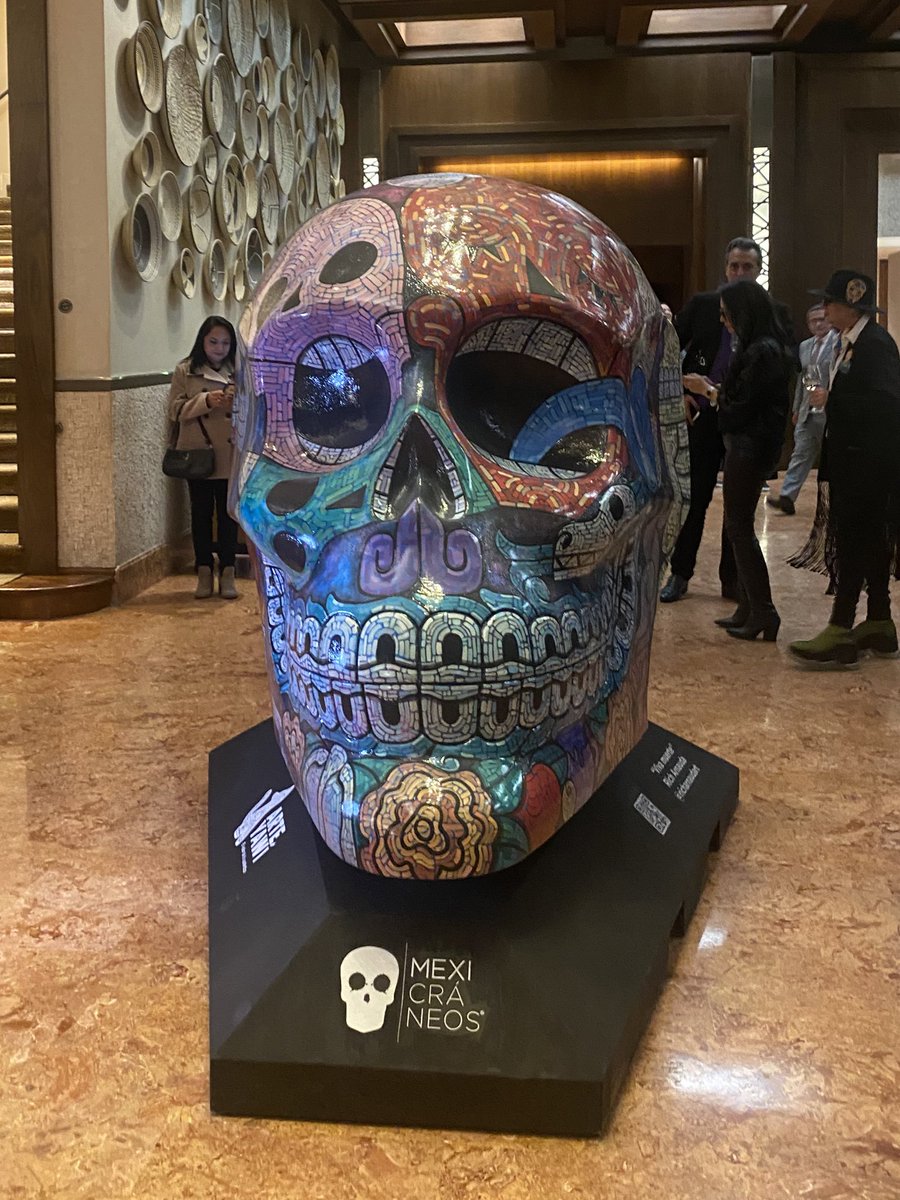 AreliPaz's tweet photo. #UnRespiro El Tzompantli de Arte Popular Mexicano estará exhibiéndose en lobby del @JWMarriottMx #Polanco del 20 de octubre al 6 de noviembre, la entrada es libre. Recomendable comer en el resta del hotel. #evolutioninmotion https://t.co/lAYfKd1EOy