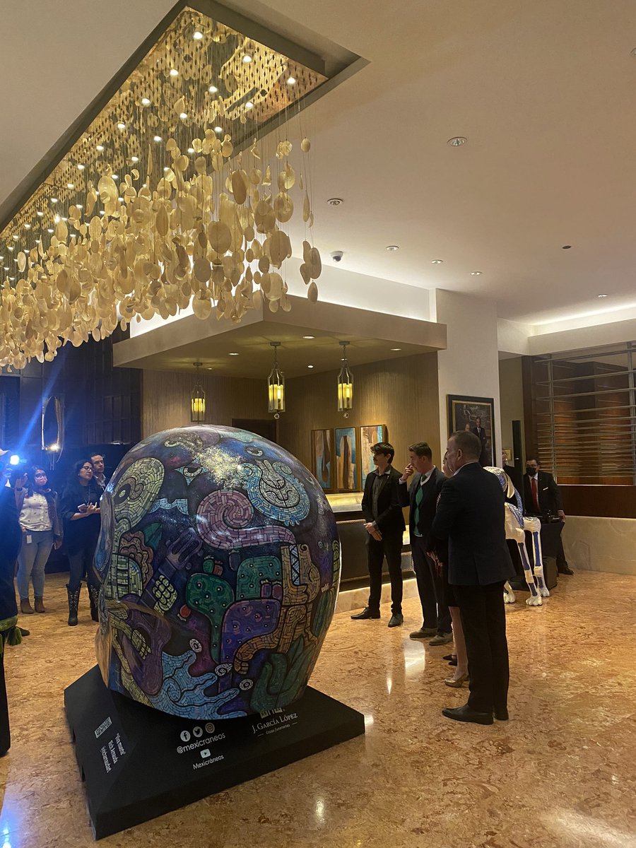 AreliPaz's tweet photo. #UnRespiro El Tzompantli de Arte Popular Mexicano estará exhibiéndose en lobby del @JWMarriottMx #Polanco del 20 de octubre al 6 de noviembre, la entrada es libre. Recomendable comer en el resta del hotel. #evolutioninmotion https://t.co/lAYfKd1EOy